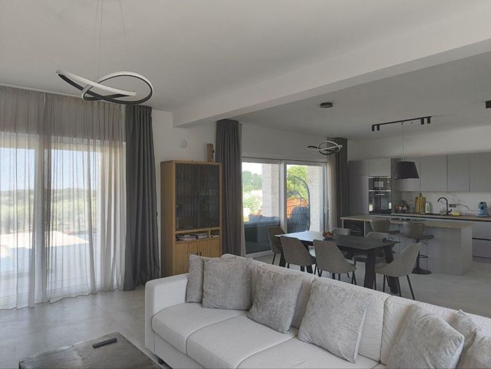 Image No.13-5 Bed Property for sale