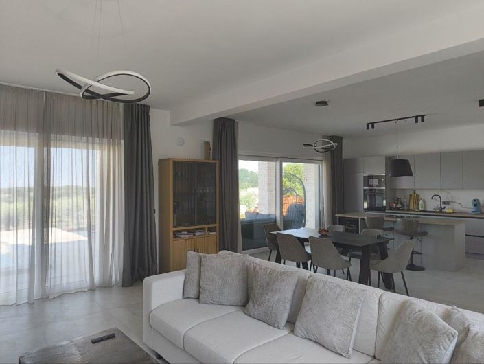 Image No.13-5 Bed Property for sale