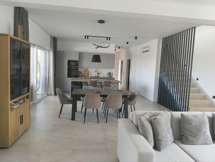 Image No.16-5 Bed Property for sale
