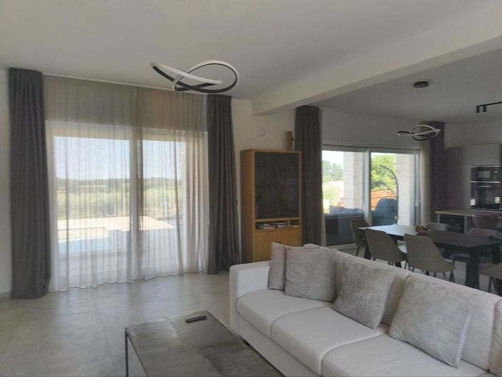 Image No.18-5 Bed Property for sale
