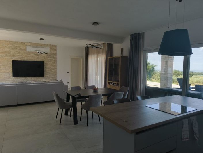 Image No.19-5 Bed Property for sale