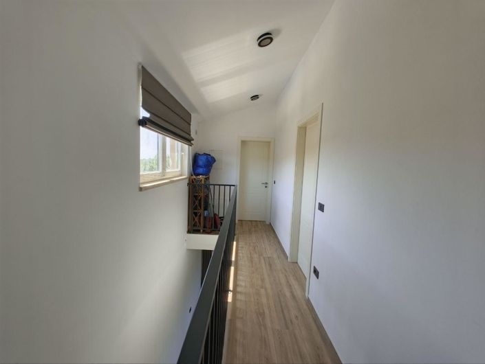 Image No.22-5 Bed Property for sale