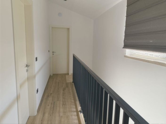 Image No.24-5 Bed Property for sale