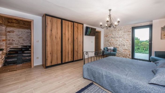 Image No.18-4 Bed Property for sale