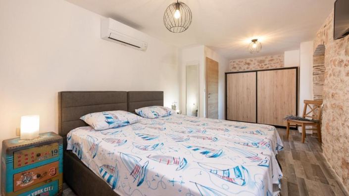 Image No.19-4 Bed Property for sale