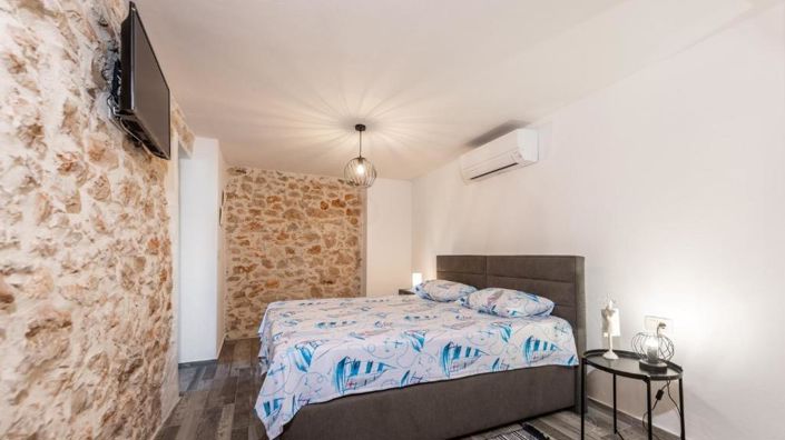 Image No.20-4 Bed Property for sale