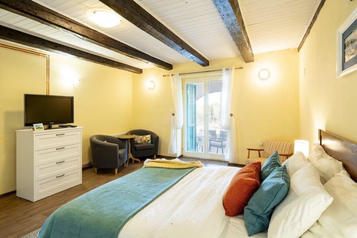 Image No.18-3 Bed Property for sale