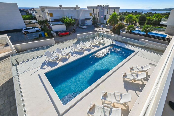 Image No.17-4 Bed Property for sale