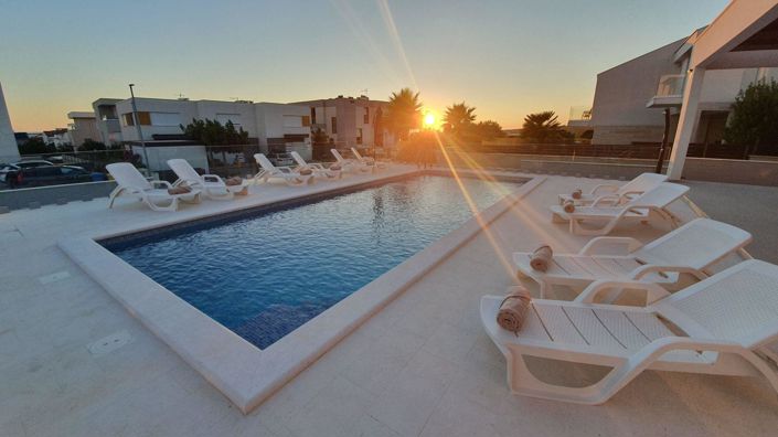 Image No.20-4 Bed Property for sale