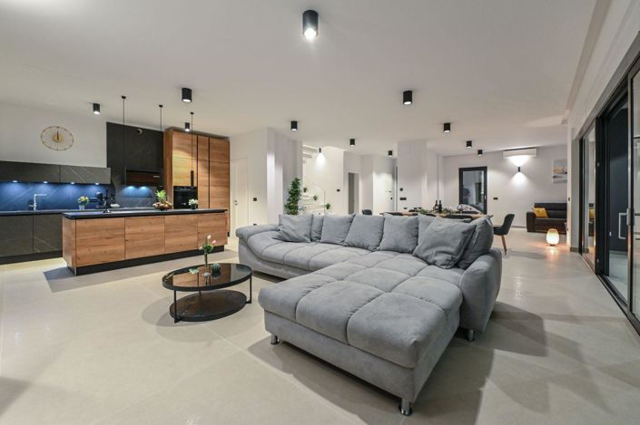 Image No.21-4 Bed Property for sale