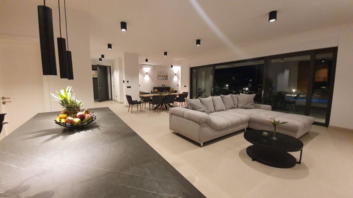 Image No.25-4 Bed Property for sale