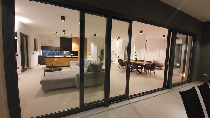 Image No.4-4 Bed Property for sale
