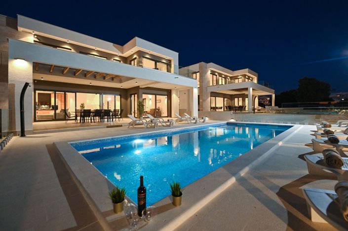 Image No.8-4 Bed Property for sale
