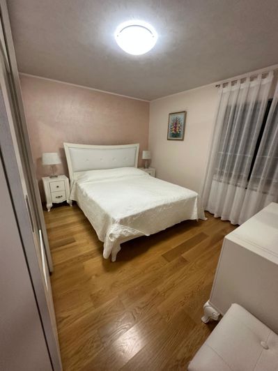 Image No.10-3 Bed Property for sale