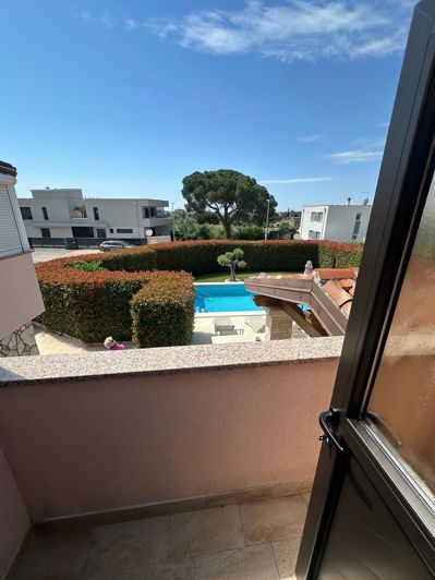 Image No.12-3 Bed Property for sale