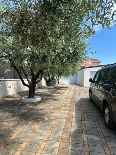 Image No.22-3 Bed Property for sale