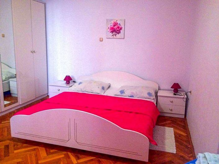 Image No.11-5 Bed Property for sale