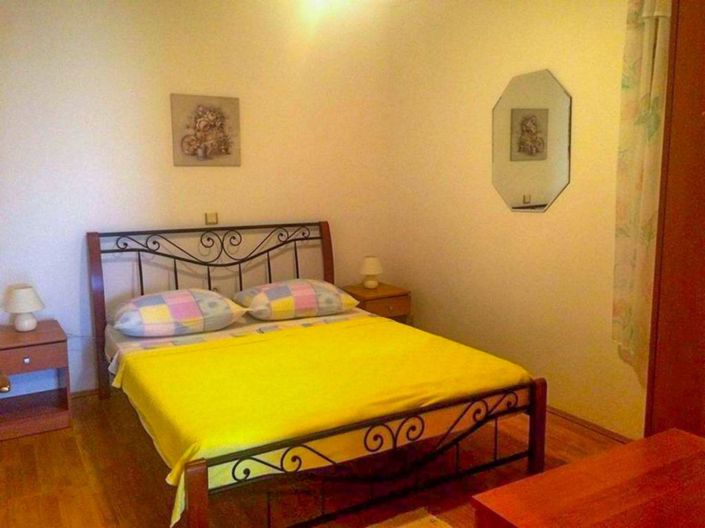 Image No.12-5 Bed Property for sale
