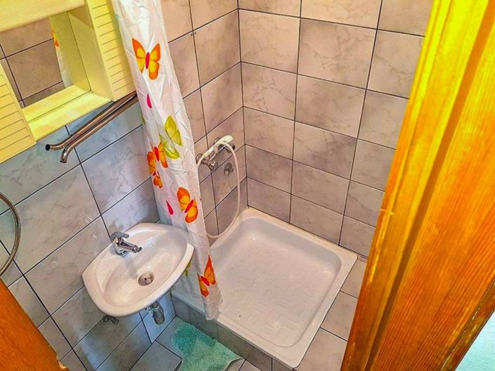 Image No.19-5 Bed Property for sale