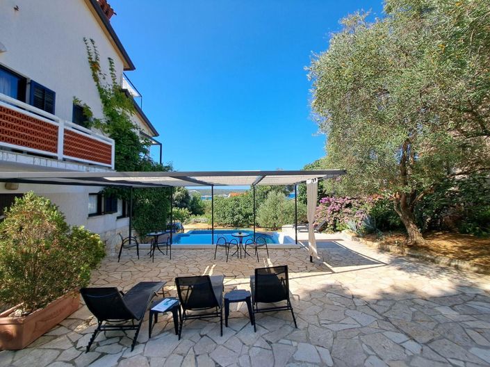 Image No.4-8 Bed Property for sale
