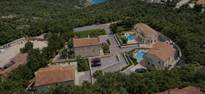 Image No.4-4 Bed Property for sale