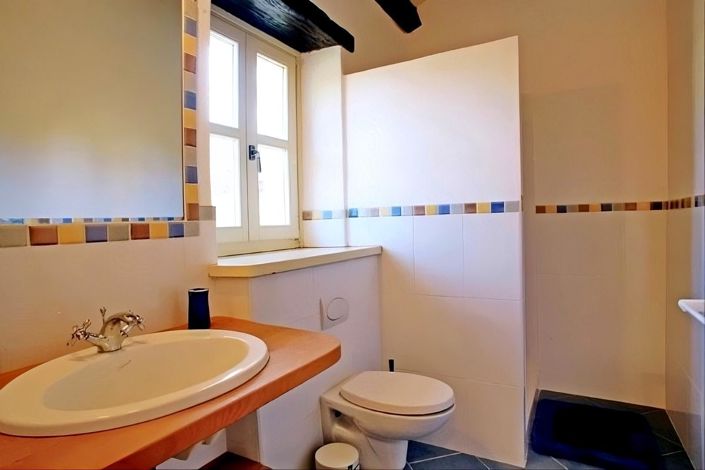 Image No.19-3 Bed Property for sale