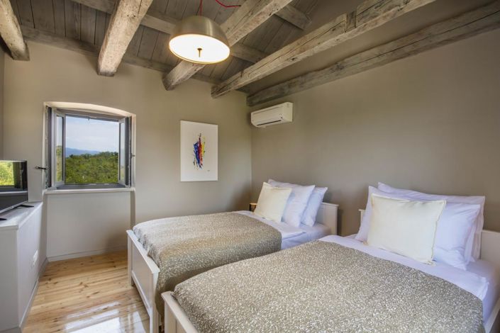 Image No.25-5 Bed Property for sale