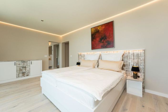 Image No.23-3 Bed Property for sale