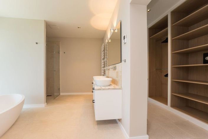 Image No.24-3 Bed Property for sale