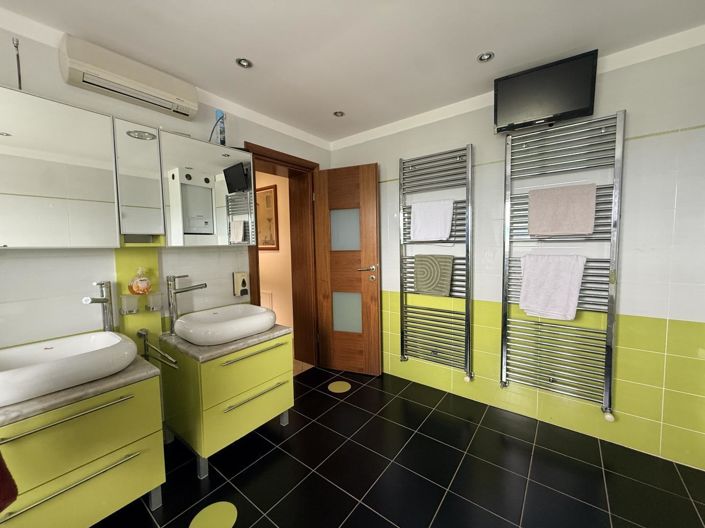 Image No.15-Propriété de 6 chambres à vendre à Dobrinj