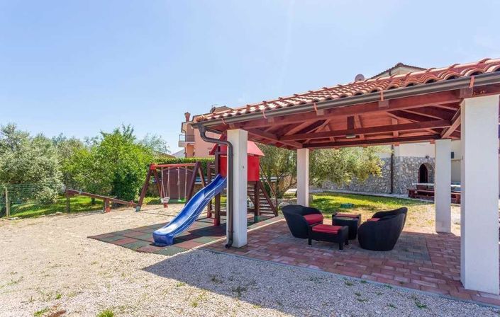 Image No.22-6 Bed Property for sale