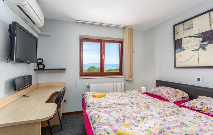 Image No.6-6 Bed Property for sale
