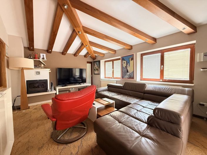 Image No.9-6 Bed Property for sale