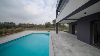 158665-599074