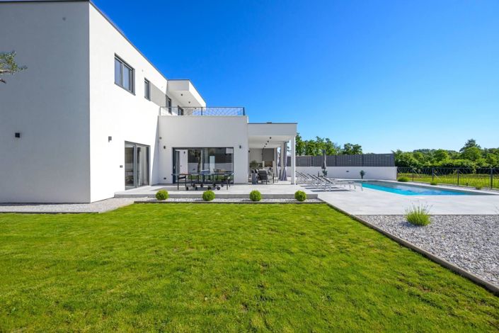 Image No.13-3 Bed Property for sale