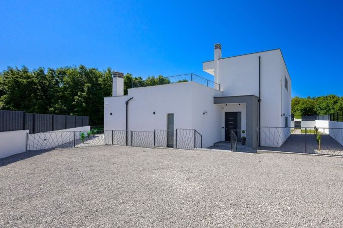 Image No.16-3 Bed Property for sale