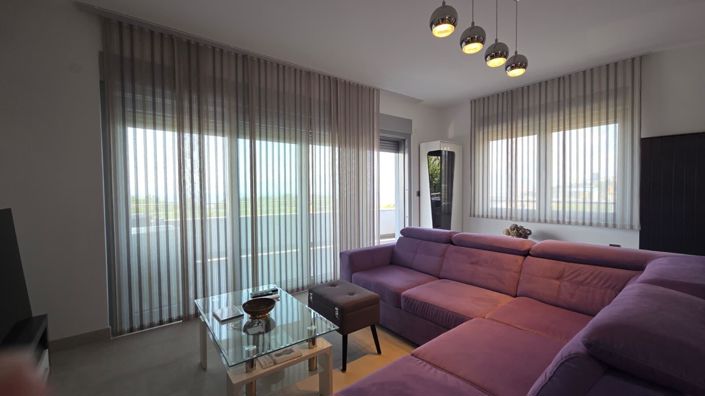 Image No.10-5 Bed Property for sale