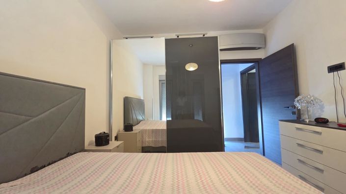 Image No.16-5 Bed Property for sale