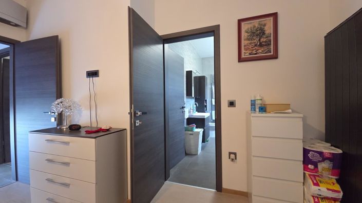 Image No.24-5 Bed Property for sale