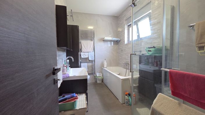 Image No.25-5 Bed Property for sale