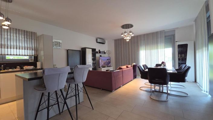Image No.9-5 Bed Property for sale