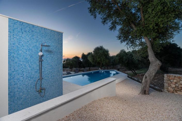 Image No.10-3 Bed Property for sale