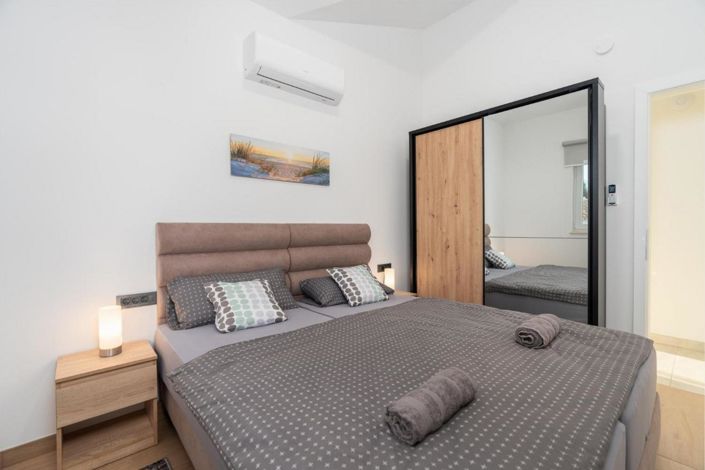 Image No.23-3 Bed Property for sale