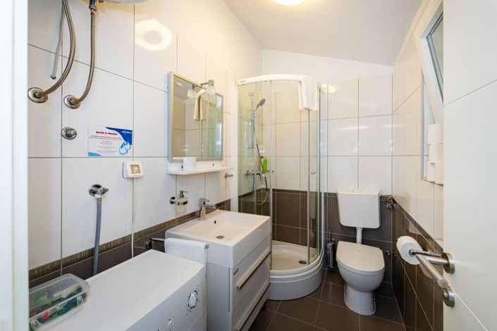 Image No.12-5 Bed Property for sale