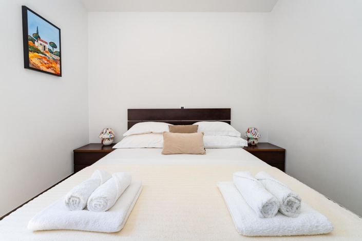 Image No.21-5 Bed Property for sale