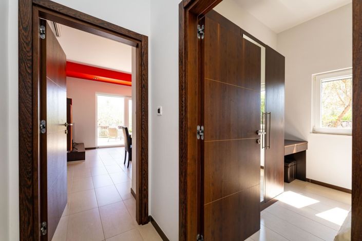 Image No.22-5 Bed Property for sale