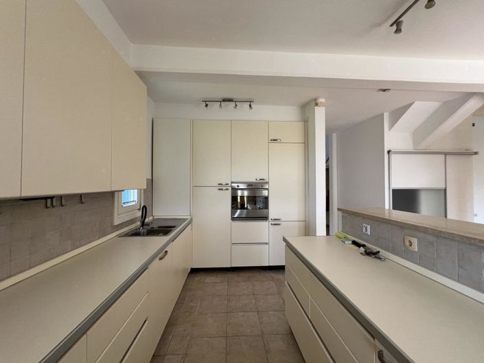 Image No.16-5 Bed Property for sale
