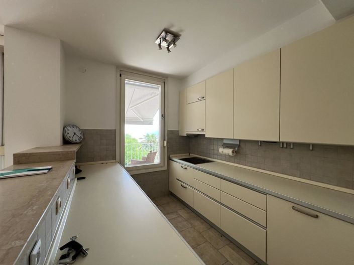 Image No.17-5 Bed Property for sale