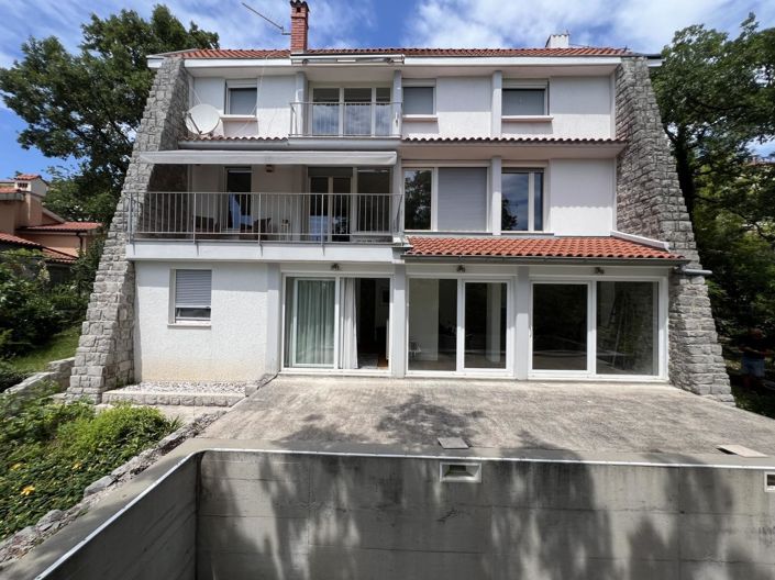 Image No.2-5 Bed Property for sale