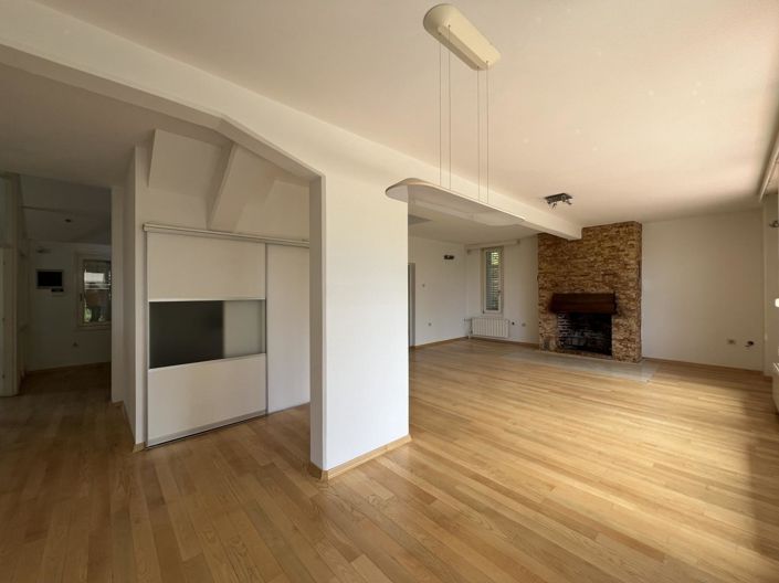 Image No.21-5 Bed Property for sale